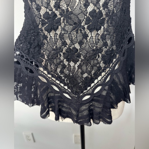 Black Lace Sleeveless Top - Picture 3 of 17